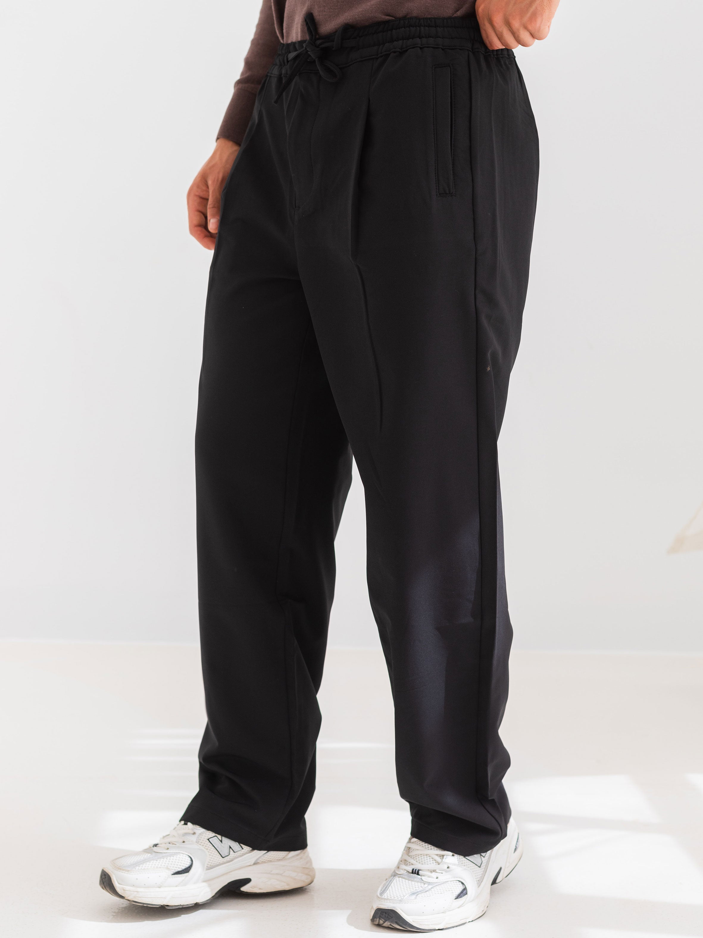 BAGGY FIT PLEATED TROUSER - BLACK