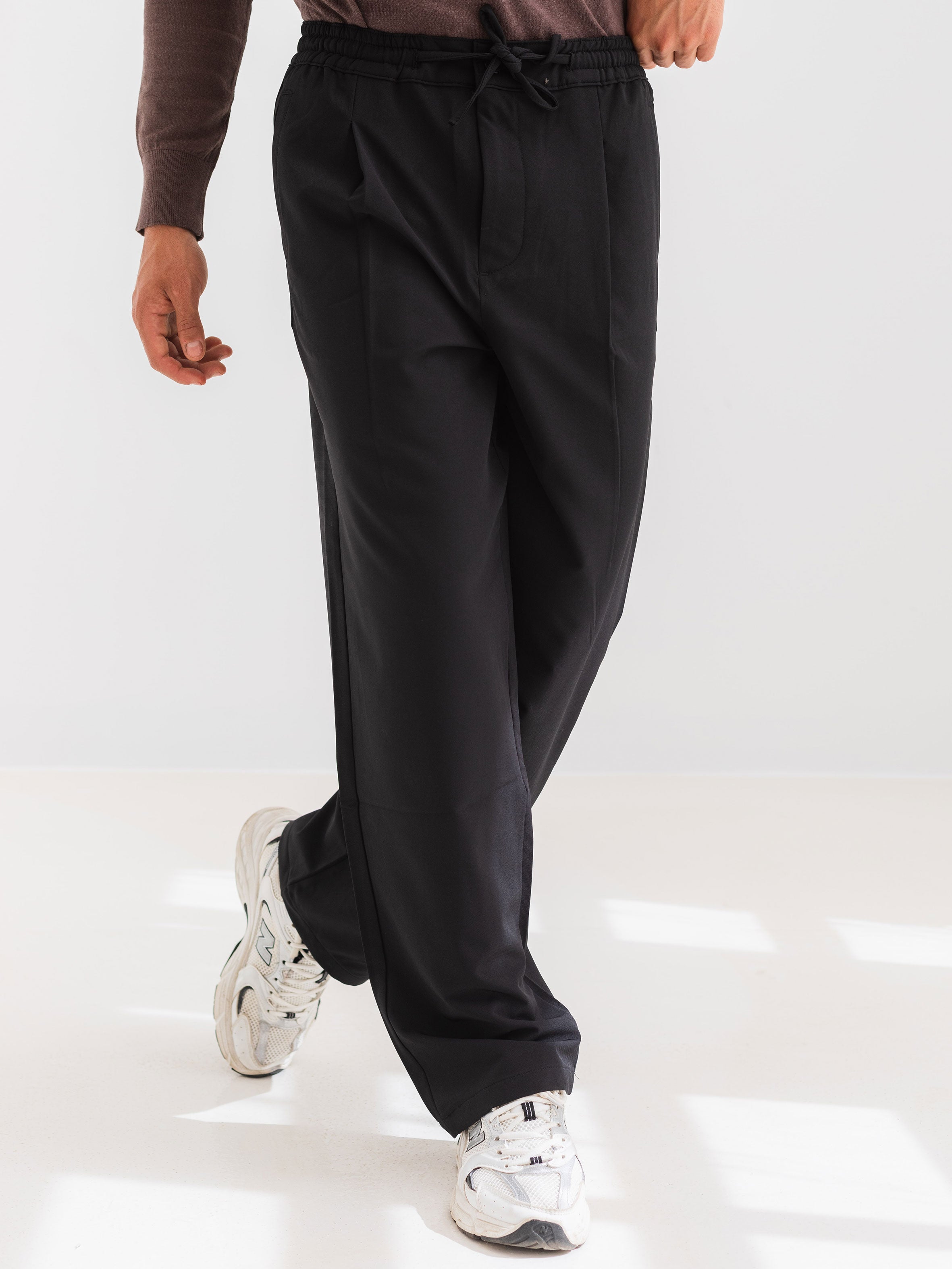 BAGGY FIT PLEATED TROUSER - BLACK