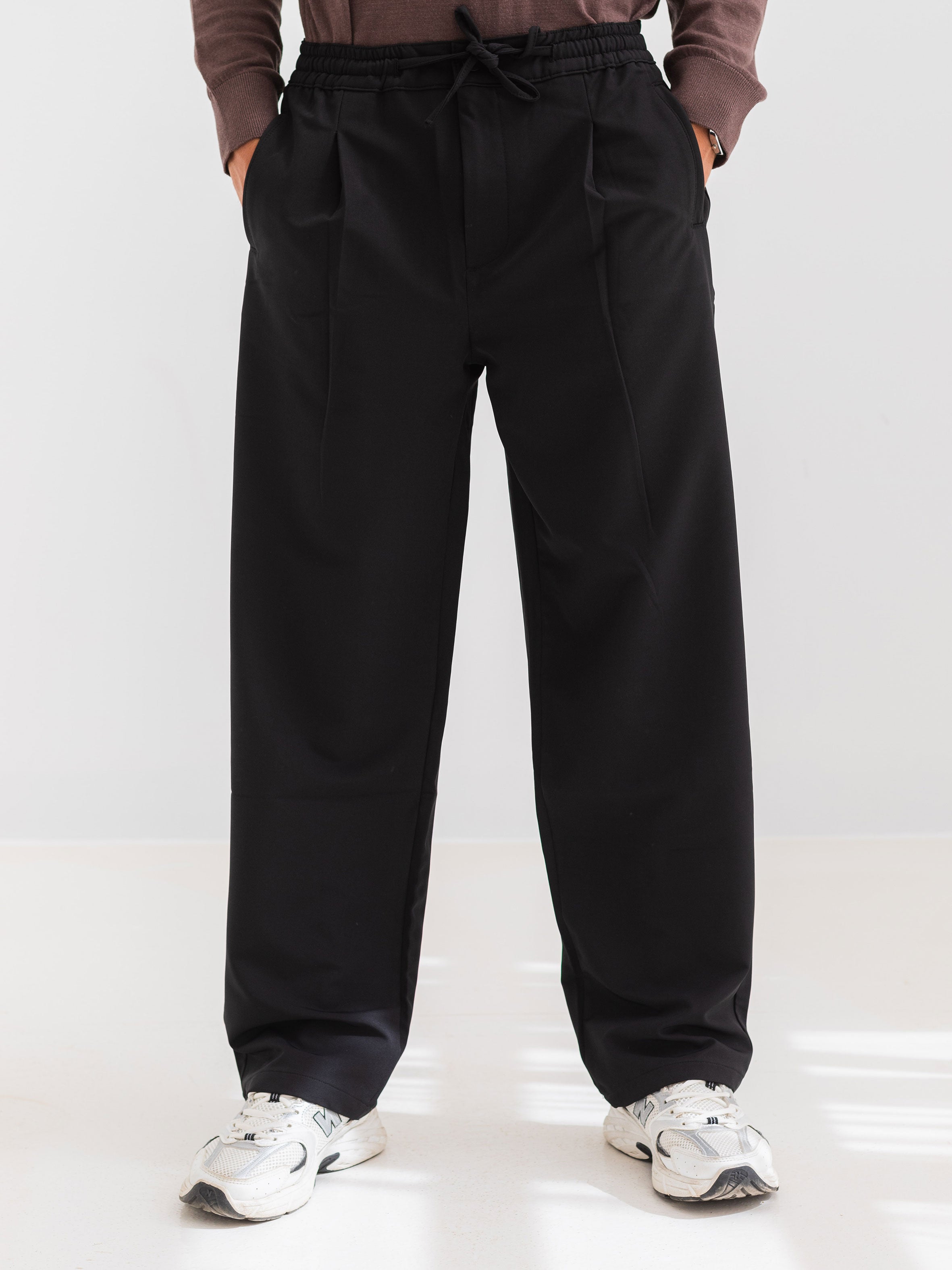 BAGGY FIT PLEATED TROUSER - BLACK