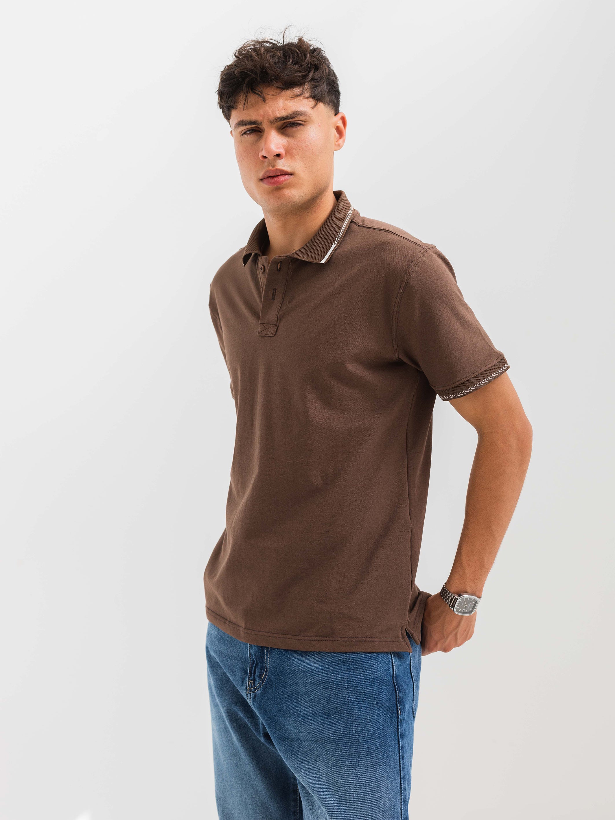 PIQUÉ POLO SHIRT ARROW DETAILS - Brown