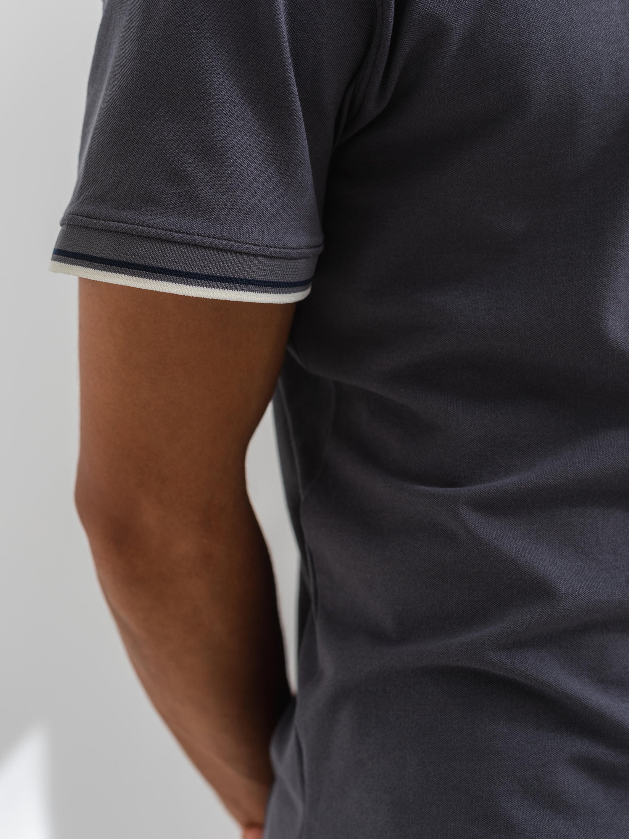 PIQUÉ POLO SHIRT LINE DETAILS - Grey