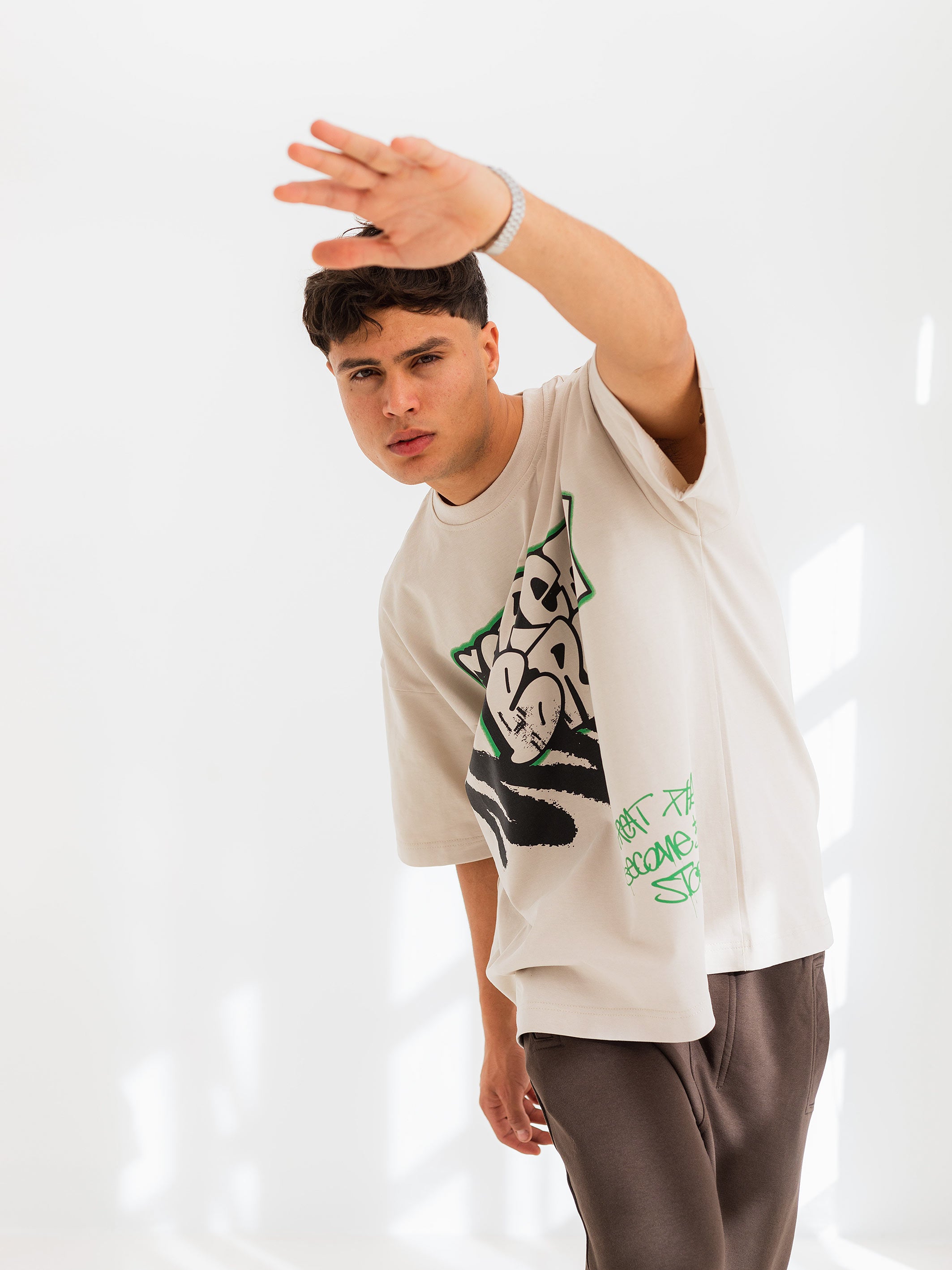 OVERSIZED GRAFFITI PRINTED TEE  GET READY - Beige