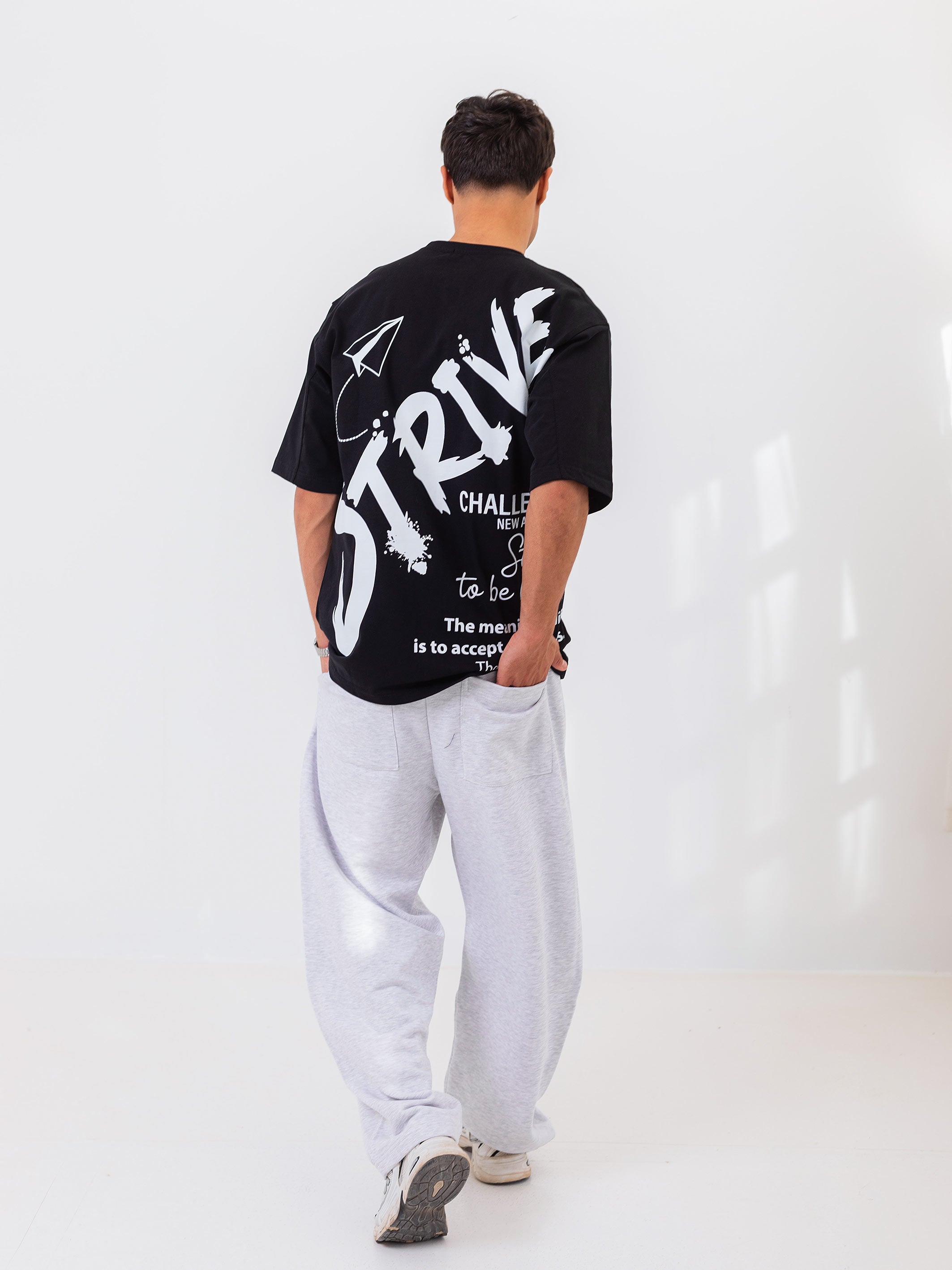 OVERSIZED PRINTED TEE  STRIVE - Black