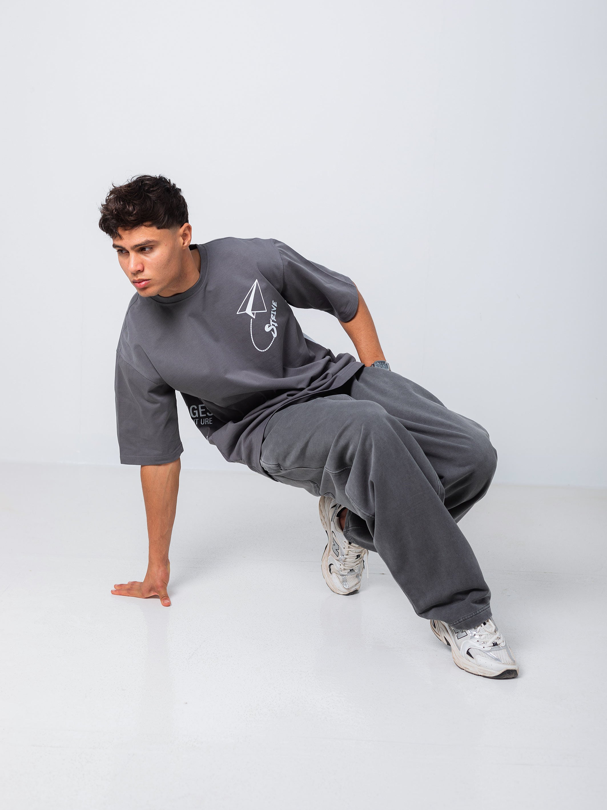 OVERSIZED PRINTED TEE  STRIVE - Grey