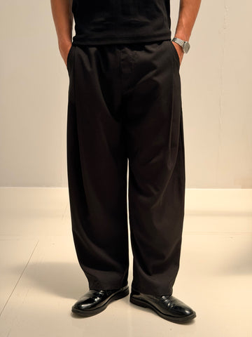 RELAXED FIT PLEATED TROUSERT - BLACK