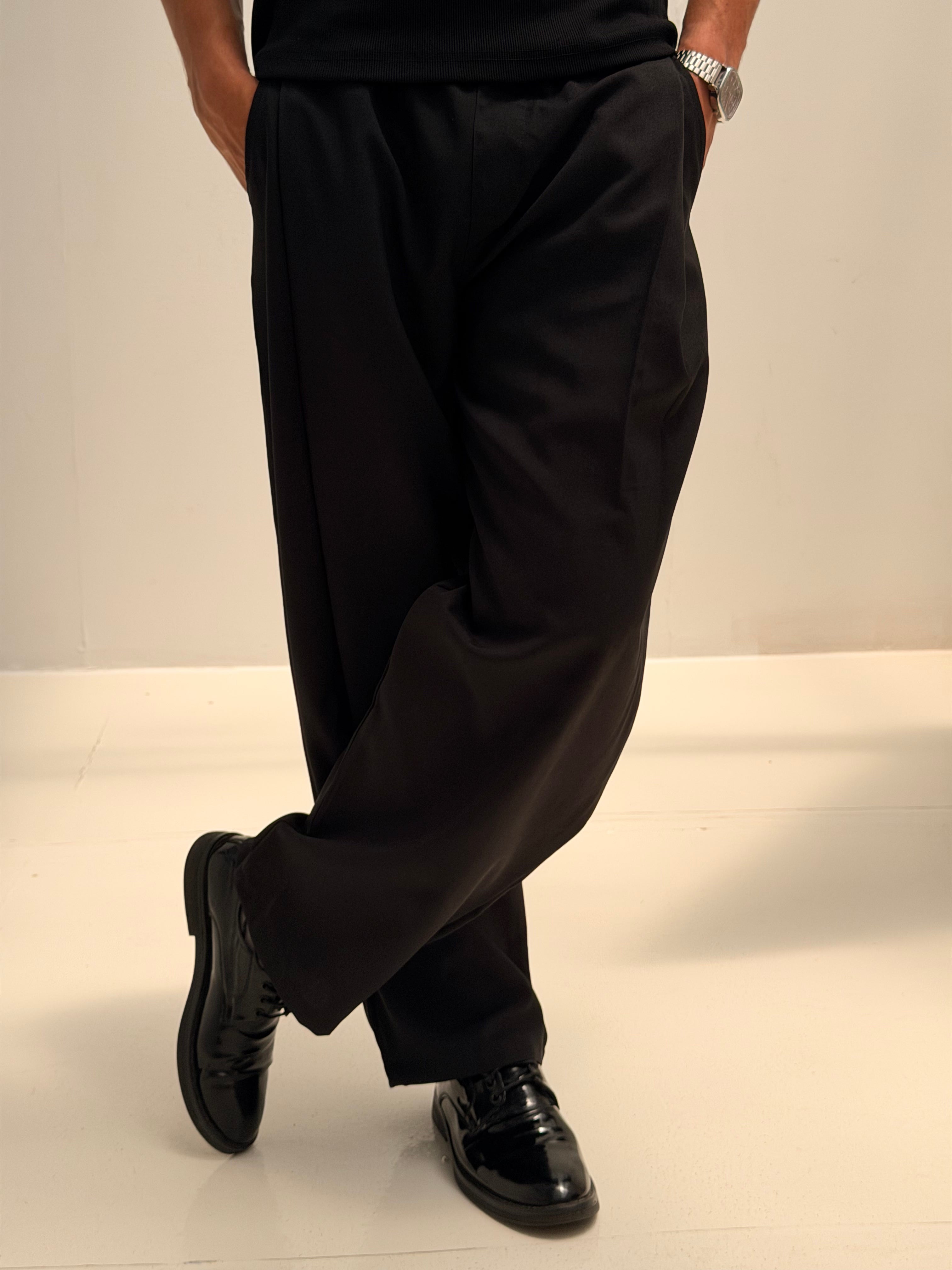 RELAXED FIT PLEATED TROUSERT - BLACK