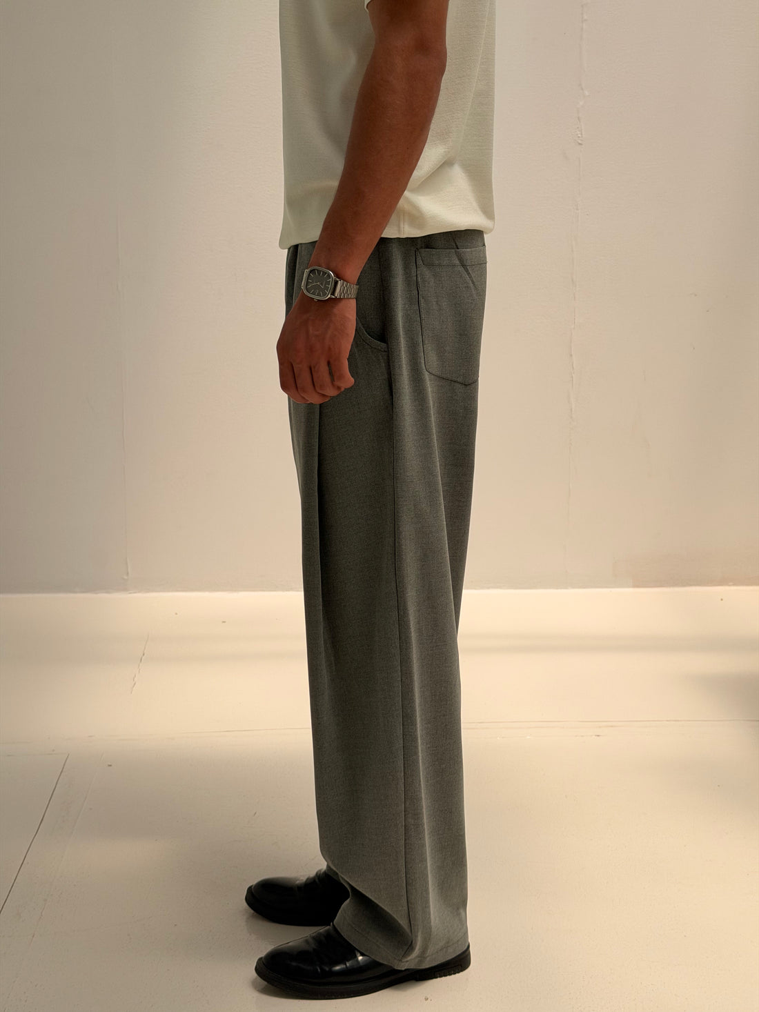 RELAXED FIT PLEATED TROUSERT - DARK GREY
