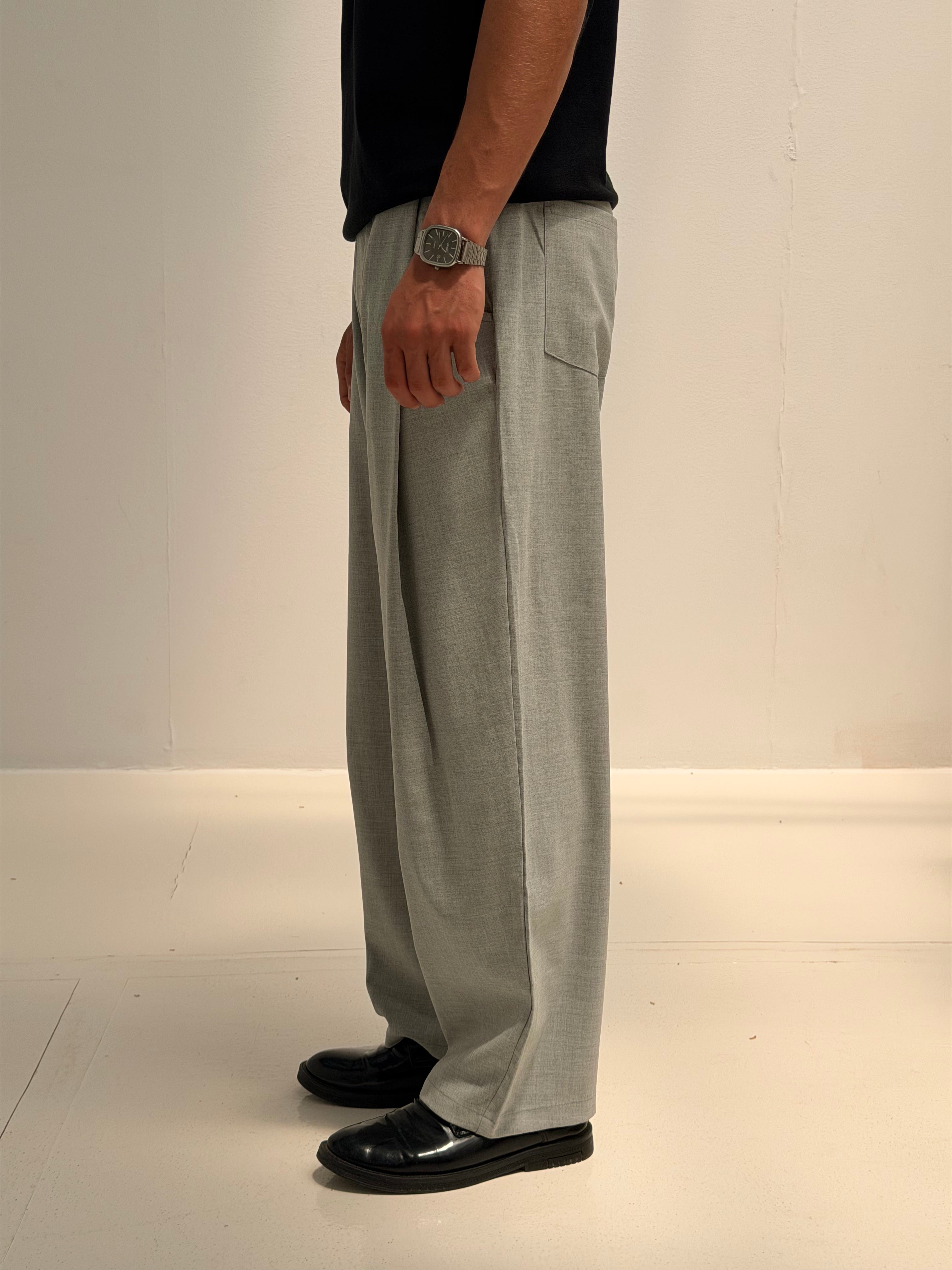 RELAXED FIT PLEATED TROUSERT - GREY
